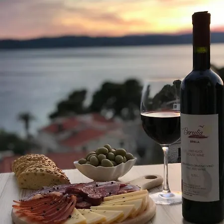 Berulia Πανσιόν Brela